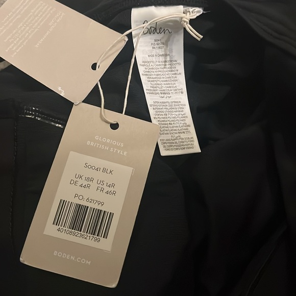 Elegant Black One-Piece Swimsuit - Picture 3 of 5